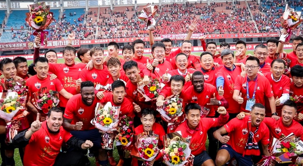 刘若钒庆祝海港队夺冠：人生第一个中超冠军🏆